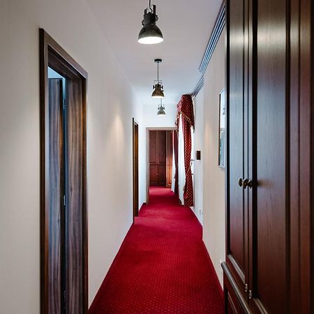 Petra Inn Apartments In Historical Palace Μπρατισλάβα Εξωτερικό φωτογραφία