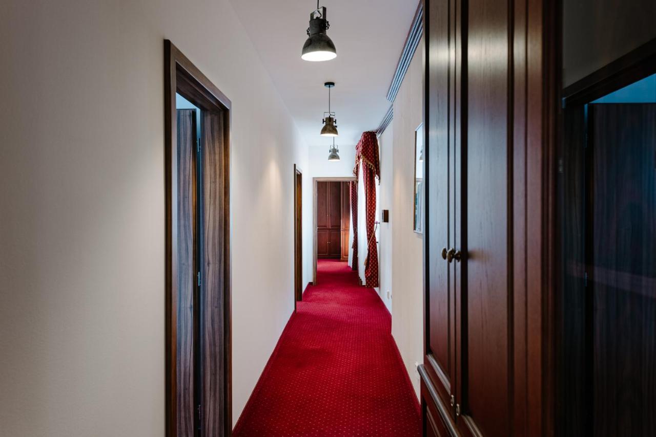 Petra Inn Apartments In Historical Palace Μπρατισλάβα Εξωτερικό φωτογραφία