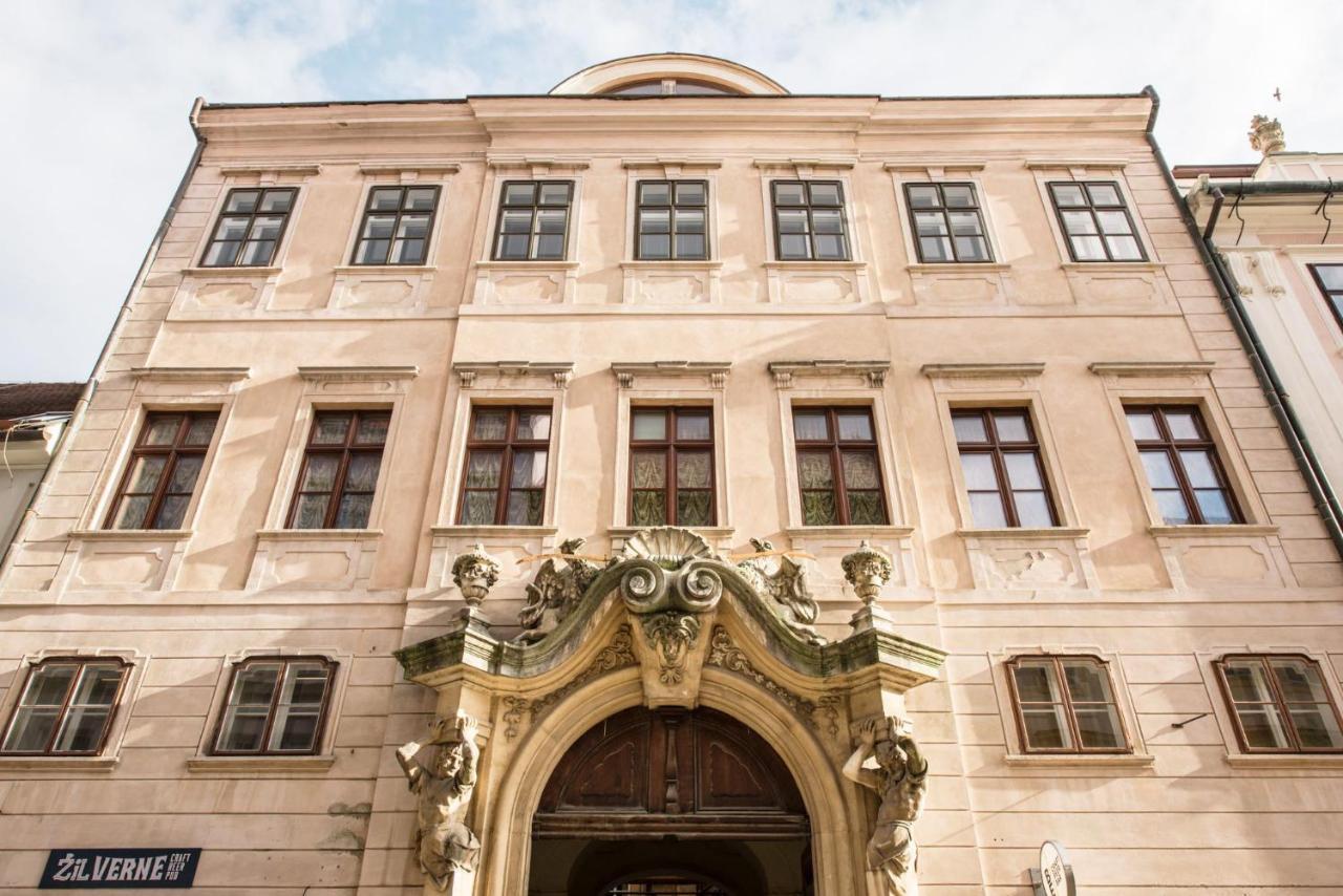 Petra Inn Apartments In Historical Palace Μπρατισλάβα Εξωτερικό φωτογραφία