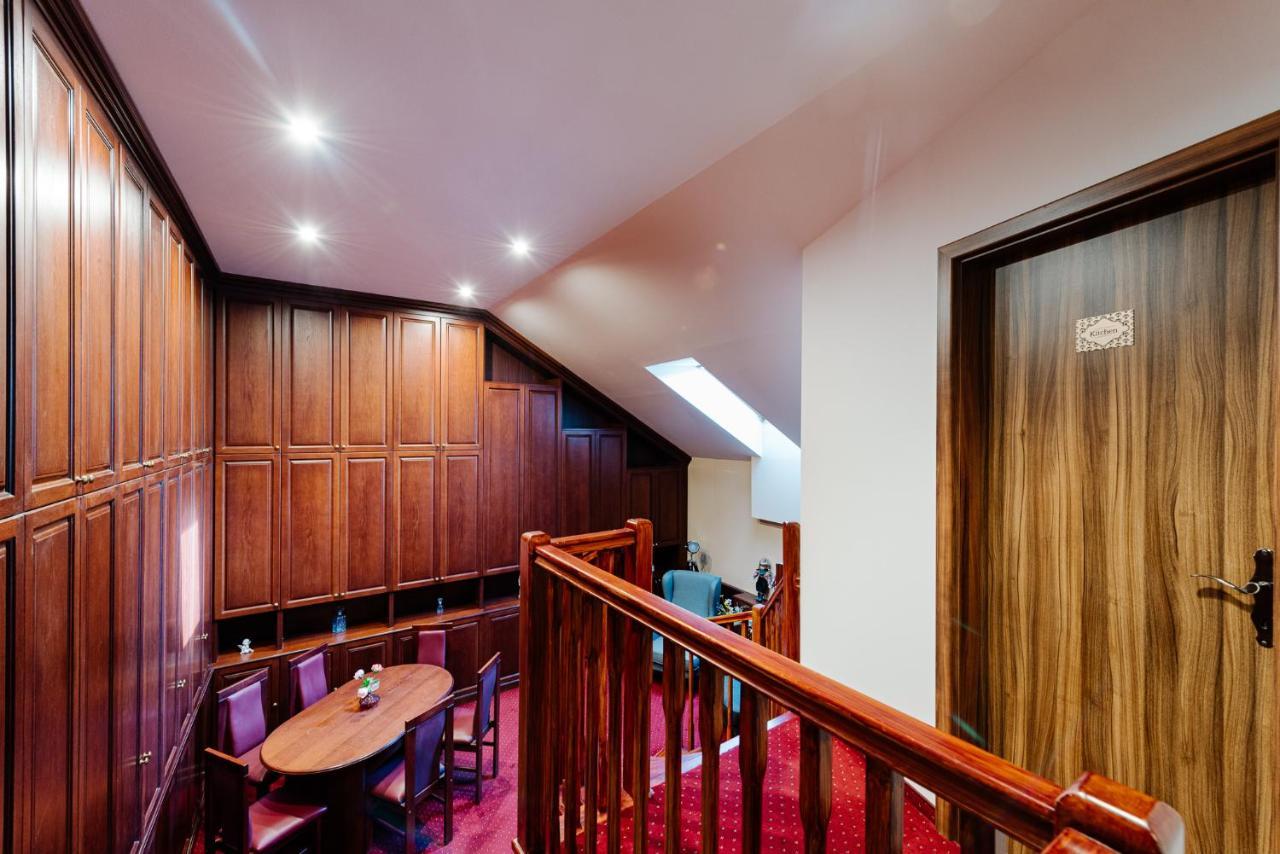 Petra Inn Apartments In Historical Palace Μπρατισλάβα Εξωτερικό φωτογραφία