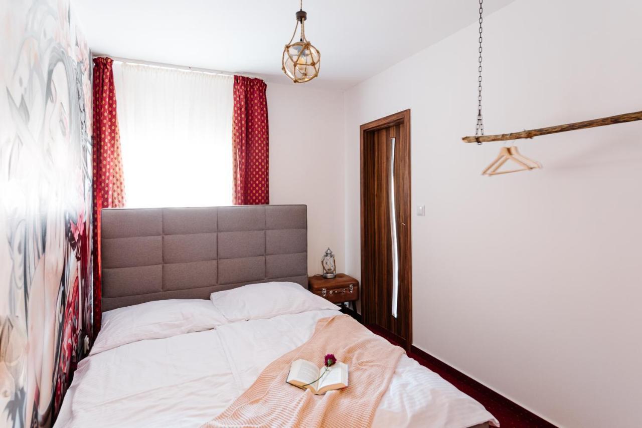 Petra Inn Apartments In Historical Palace Μπρατισλάβα Εξωτερικό φωτογραφία